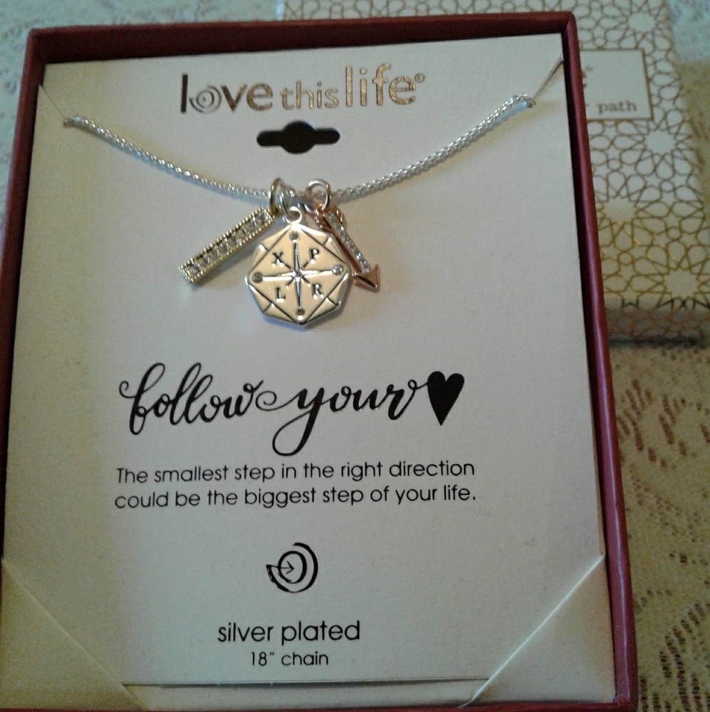 🌺 NIB "Love This Life" 3 Charm Necklace